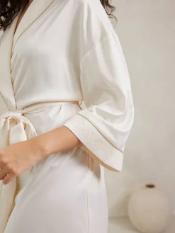 Chelsea Peers White Satin Lace Trim Robe Dressing Gown Online