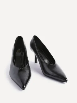 Linzi Bellamy V-Shaped Closed Toe Court Heels Black Outlet