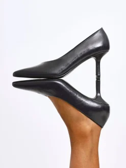 Linzi Bellamy V-Shaped Closed Toe Court Heels Blue Outlet