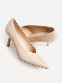 Linzi Bellamy V-Shaped Closed Toe Court Heels Nude Sale