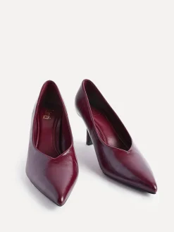 Linzi Bellamy V-Shaped Closed Toe Court Heels Red Outlet