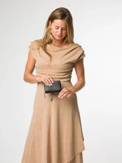 Pure Luxuries London 'Hailey' Leather Purse Black New