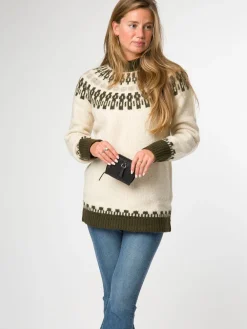 Pure Luxuries London 'Lena' Leather Purse Black