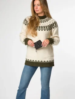 Pure Luxuries London 'Louise' Leather Purse Black