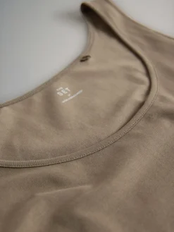 The Set 7 Pack Scoop Neck Vests Black/White/Brown/Light Brown/Cream/White Sale